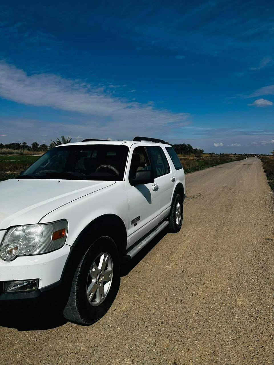 فور اكس بلور 2007 رقم صلاح الدين مشروع وطني بسمي تحويل ثاني يوم  سياره خير من الله للبيع كير  محرك كفاله محرك 4000 السعر المطلوب 95 وبيهه مجال او مراوس بسياره حسب القناعه ***********
