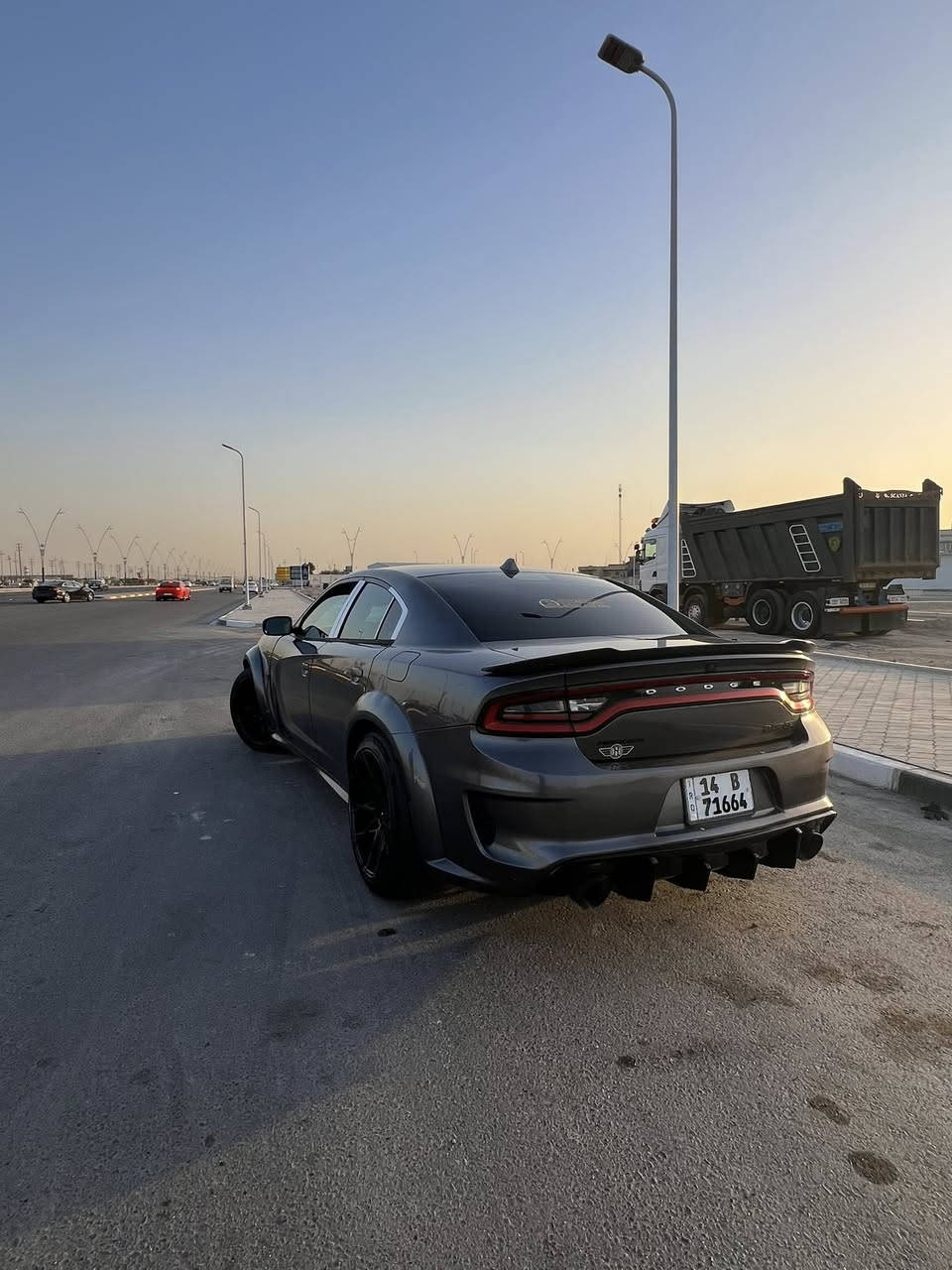 سلام عليكم جارجر مديل١٩ معلايه ٢٣ لون فيلي ضربتها من امريكا حداديه ومتاذي خشم الشاصي فقط ومصلح وب العراق شدولها كت كامل مال srtونصبغت حزام فقط صبغ بدون ضربه توحيد لون وي الوايد بدي سياره حلوه وجديده ١٤٢وبيها مجال شي قليل 

للتواصل:***********وتساب واتصال
غير متواجد ع الفيسبوك
