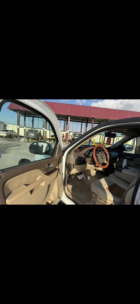 السلام عليكم تاهو 2012 خليجي وكاله الغانم تو ويل المرغوب رقم بصرة مشروع وطني سنويه مجدده مواصفات LT جديده السياره.
 مكينة كير خير من اللّٰه تبريد شغال 3قطع وطخم تاير  حداديه جديد  كهربائيات شغاله تدفئه دواخلها جدد شاشة كامرة دوشمة الكشنات السياره جديده  وجاهزه من كلشي واستخدام شخصي الاتصال *********** مكاني البصره
