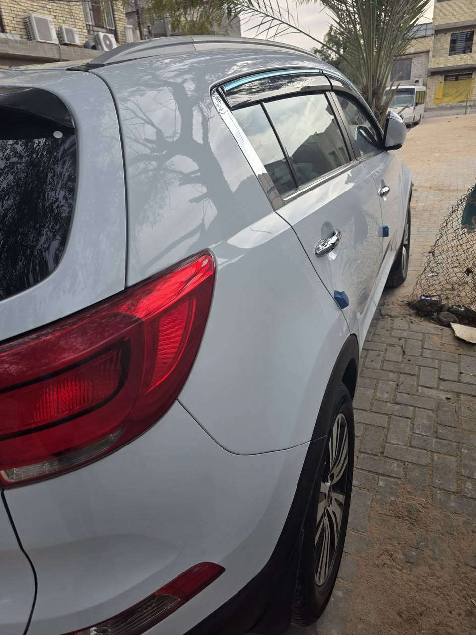 كيا سبورتج للبيع موديل 2016 خليجي محرك 2000 كير محرك مكفولات 
تكحيل بهلال الجاملغ الامامي وبارد بالجاملغ الامامي
 بنورما
بصمه سويج
*تحكم ستيرن*
*اشاير مري* 
* حساسات خلفية*
*كامره* 
مكاني بغداد 
السعر 175$ وبيها مجال 
رقمها بغداد سنويه بسمي  للاستفسار الاتصال *********** ورجاءً الي مو شراي ليكسر بسعر السيارة وتحياتي للجميع
