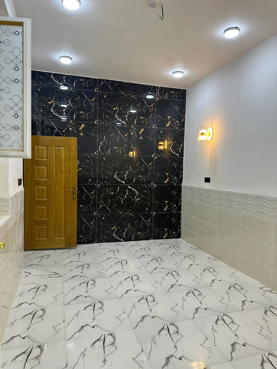 يالله بيت للبيع طابو صرف نجف حي ميسان (***********)

قطاع. 23. على. ساحة. صب كونكريت بناء درجه أولى 

ملاحضه.  حديق 100. متر تابعه للبيت

قرب السوكالمصتوصف شارع الكيات مكان كلش قريب

غرفة.      صالة.    مطبخ.    أستقبال 

صحيات. داخلية.   وخارجية. السعر.  120. مليون وبي مجال
""""""""""""""""""""""""""""""""""""""""""""""""""""
              مكتب     ابو. حوراء.   الحسناوي

       بيع.     شراء.     رهان.   ايجار

عنوان المكتب.  نجف. حي. ميسان. مقابل السوك الغير 
""""""""""""""""""""""""""""""""""""""""""""""""""""
