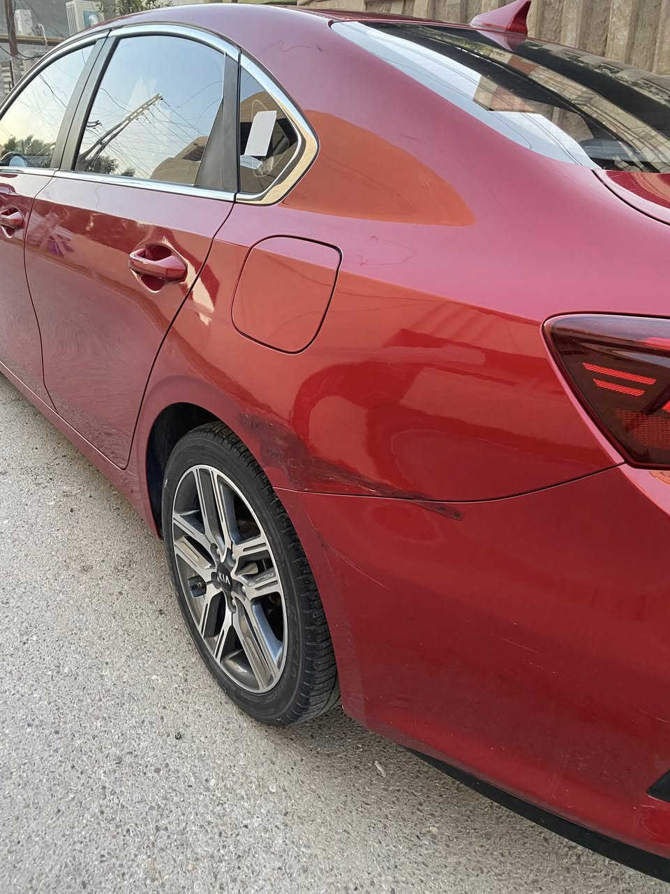 السلام عليكم سيراتو موديل 2019 فول مواصفات عده الفتحه وارد كوري محرك 1600 دبل نوزل السياره كفاله عامه  بدون ضرر ولا صبغ كل شي موضح بالصور رقم بغداد تحويل مباشر للاتصال ***********
