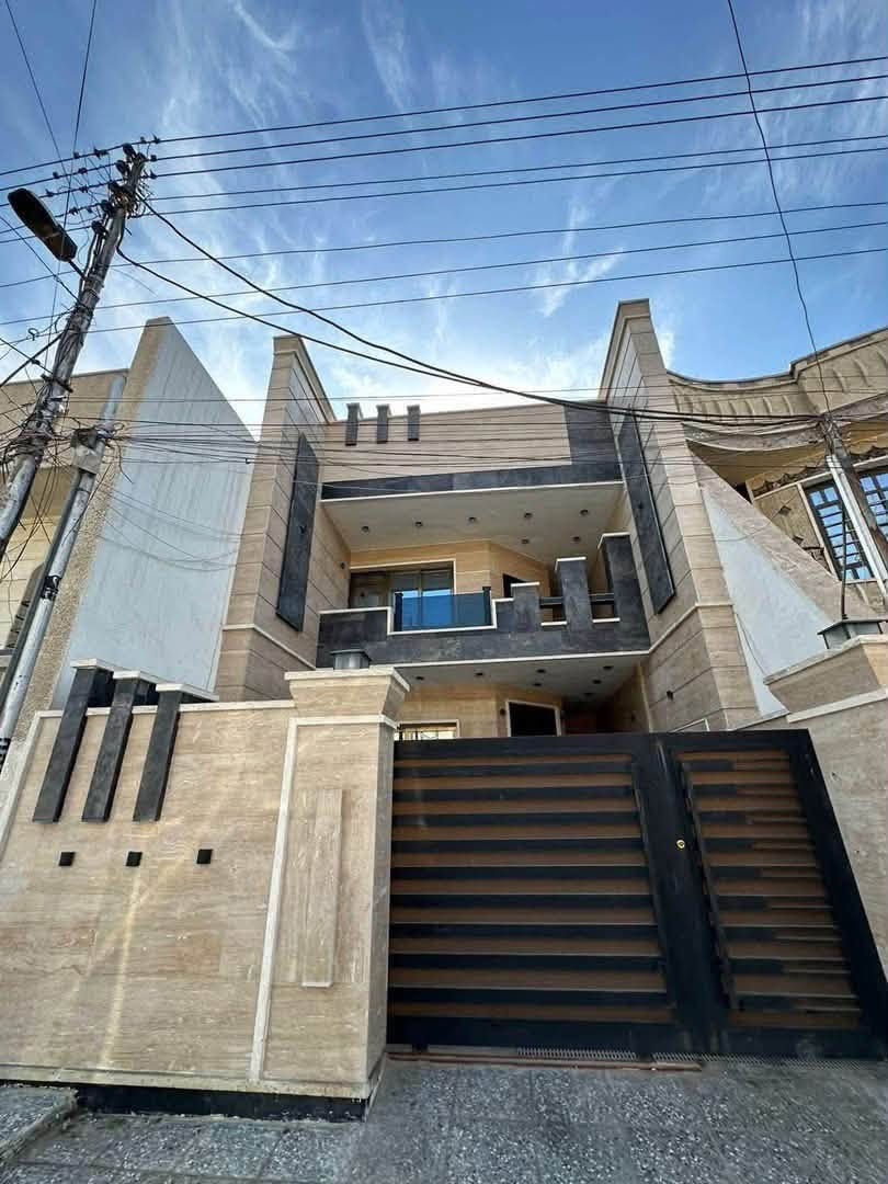 🏡 فرصة مميزة للايجار في السيدية  🏡

بيت 150 متر درجة اولى مدخلين وثلاث طوابق

✨ تفاصيل الدار :
🔹 5 نوم
🔹 صالة واسعة
🔹 مطبخ
🔹 خدمات صحية عدد 4
🔹 بلكونتان
🔹 مخزن ومنور 
🔹 كراج سيارة 

✅ خدمات متكاملة
✅ موقع هادئ مميز 

ذا كنت تبحث عن فرص استثمارية عقارية في السيدية، يفضل عليك التواصل مع مكتب الاعمار  الهندسي  للاستثمار العقاري للحصول على المزيد من المعلومات والاستشارة.

للاستفسار اكثر الاتصال على الارقام التاليه ؛.

***********
***********
او زياره موقع الشركة 📍
السيدية الضباط مجاور افران الزيتون 2 
#شركه_الاعمار_الهندسي_للاستثمار_والتطوير_العقاري.#
