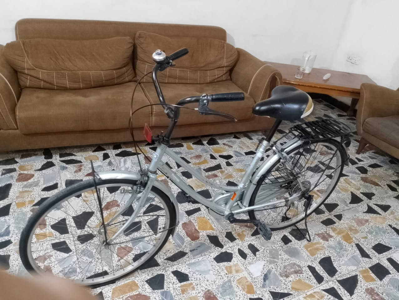 سلام عليكم بايسكل للبيع سعر 65 وبي مجال ***********
