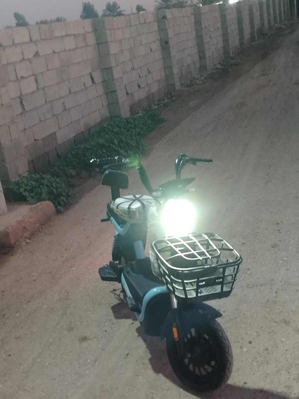 سلام عليكم
للبيع دراجة شحن حجم 14 3گير وسرعة 40 مستخدمة 4 أشهر نضيفة تايرات جدد صارلهم اسبوع من شادهن
السعر (330 الف)
مكاني بغداد تقاطع النهروان
*********** واتس اب
*********** اتصل
