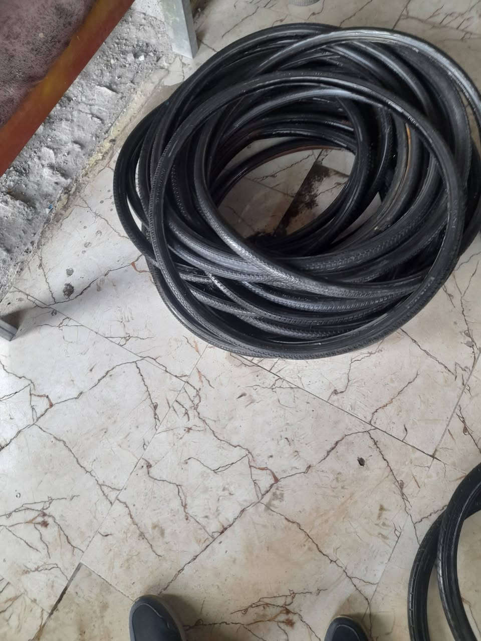 تايرات بايسكل مستعمله اخو الجديد القطعة 2500 دينار كبير وصغير المكان الصويرة شارع الشهيد عمار فرع 8 . ***********
