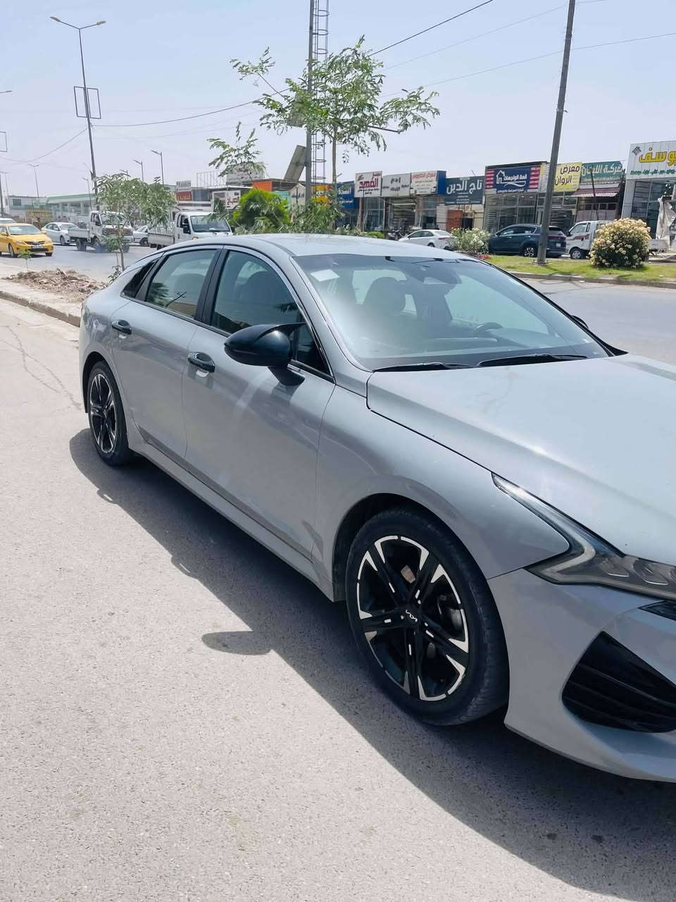 كي كيفايف k5 جيتي لاين رقم اربيل كلش نضيفة
1تشغيل عن بعد 
2 سياقة ذاتي 
3 حساسات خلفي او أمامي
4 تغير فئه السرعة 
5 محرك 6.1 تيربو 
وبعد هواي موصفات معروف الجيتي لاين مختم على الكشنات الجيتي مكاني بغداد  تحويل ثاني يوم ابمسي السيارة مابية اينقص *********** واتسا
