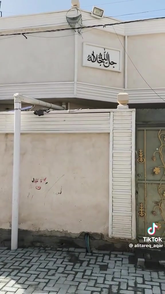 دار للبيع منطقه سبع قصور شارع ابو سبع المساحه 100 متر /السعر/52 ابي مجال شيء قليل/كامله الخدمات الاستفسار ***********
