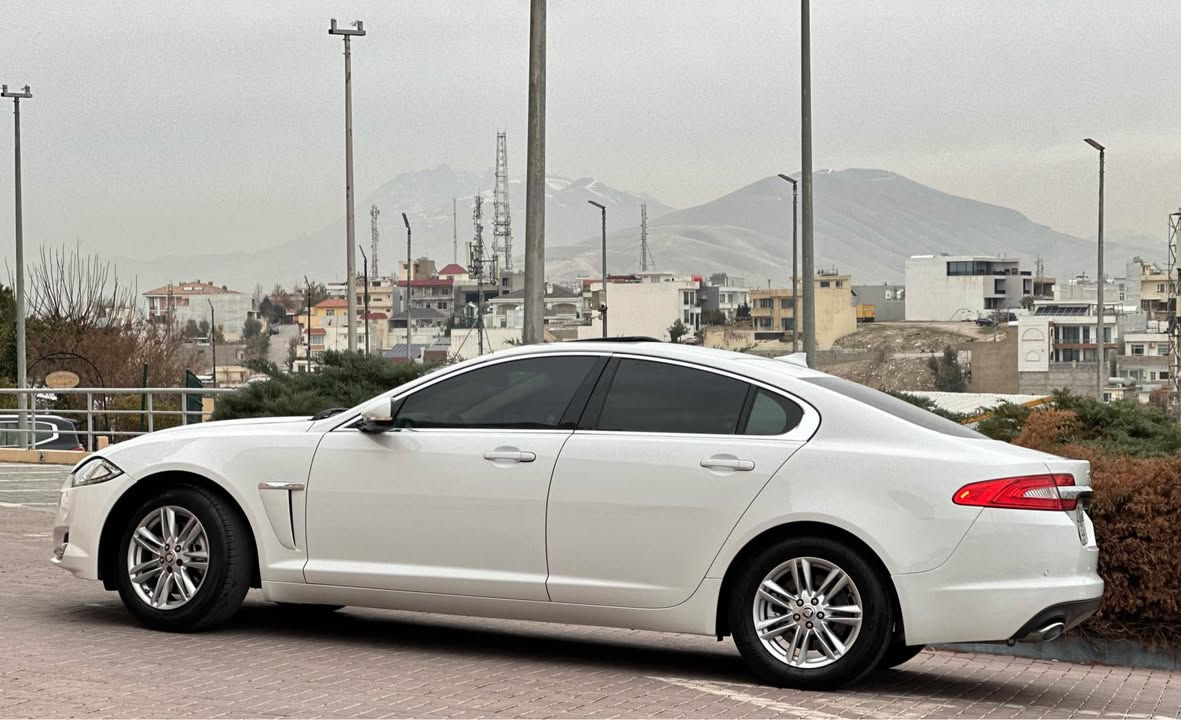 jacuar XF  2013

محرك ٤ سلندر ٢٠ توربو

سرعة سيارة 300km/h

قوة خصانية محرك 240hp

 موديل 2013 وكالة سردار اربيل   
  

💵💵سعر مطلوب 109 

***********

سيارة موجودة بالسليمانية

سيارة رقم سليمانية و تحويل نفس اليوم
***************************    
مواصفاتها........
سلايد 
داخل  جلد    
كشنات  كهربائي
ستيرن كهرباء
گیر  اوتوماتیک
گیر عادی ٨  نمر
گیر سبورت
گیر ستیرن
شاشة 
كاميرا 
بصمة
تبريد مركزي
حساس امامي 
حساس خلفي
مرايا جانبية رادار
 بعد هوايا مواصفات معروفة
***********************
شروطها.....
محرك بالشرط
گیر بالشرط
حداية بالشرط
سنوي  جديد  
تحويل بالشرط
فحص شروط متانة المرور جديد
ابیع بشرط اي فحص يعجبك
************************************
 بي تكحيل  بالباب خلفي 

و نص جاملغ خلفي جهة سائق مصبوغ

  سونر موجودة بالمنشور

بدون ايرباك

بدون دواخل 

****************
 سعر مطلوب ١٠٩ ورقة وبيهامجال بسيط

مراوس برقم شمالي فقط 

*********** السليمانية, العراق
