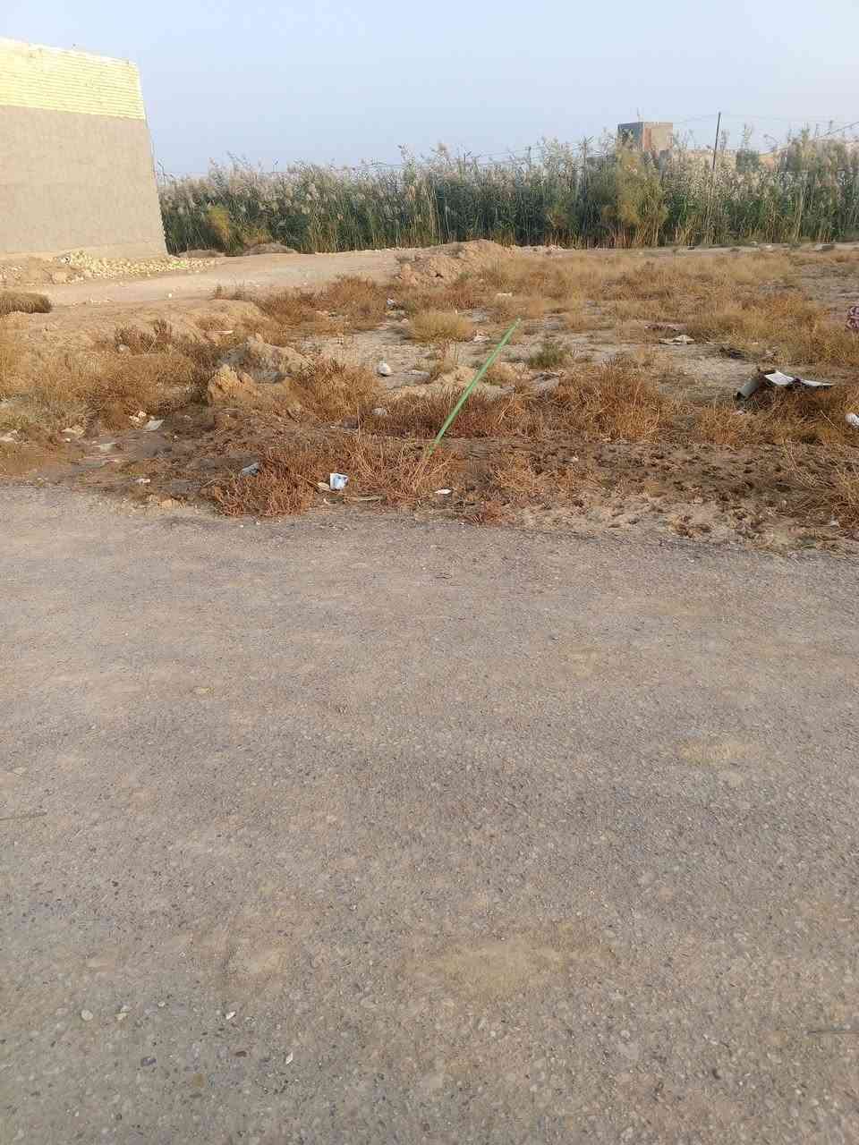 توجد عرصه 200 متر مجمع الوراء بيت  الشيخ ذياب الحمزاوي مقابيل السيطره مالت عبود على شارعين اول شارع مال البزل ماي الكهرباء مجاري سعر 12, بي مجال قليل سند 25 طابو زراعي شراي يدخل حصاص ***********
