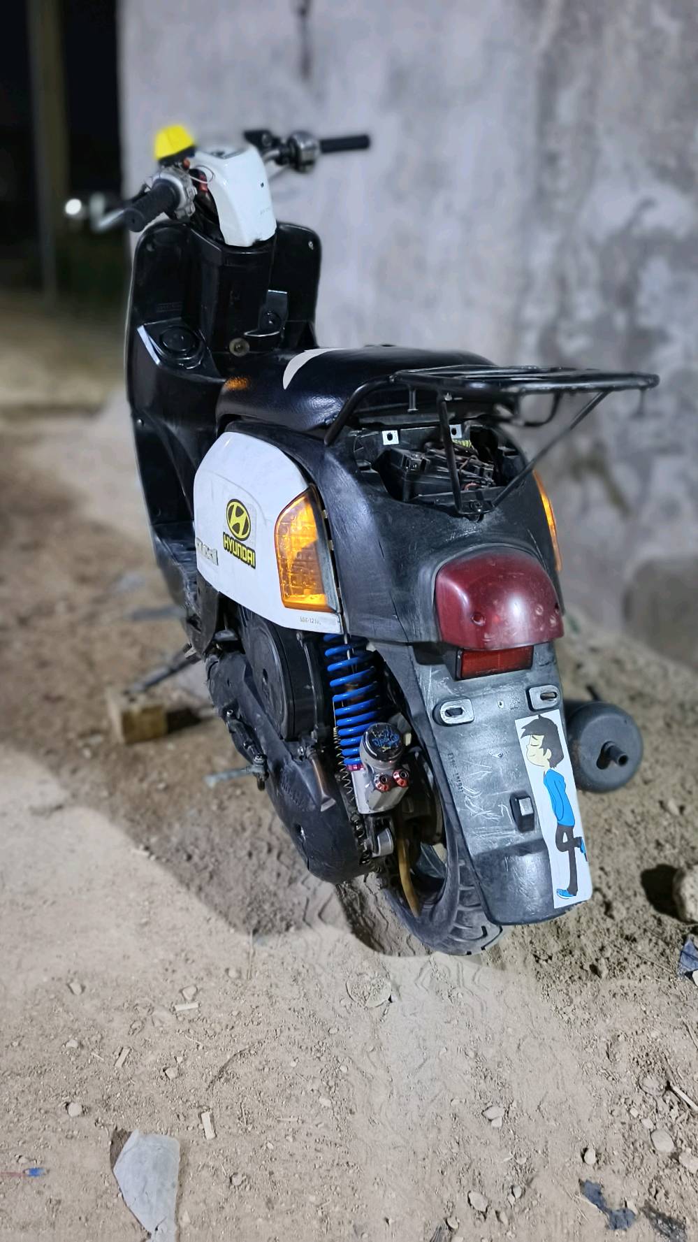 الموقع كربلاء طريق بغداد
بوليس 2007 مبدل بيها بس ولف
السعر 550 وبيها مجال حك الجيه 
***********