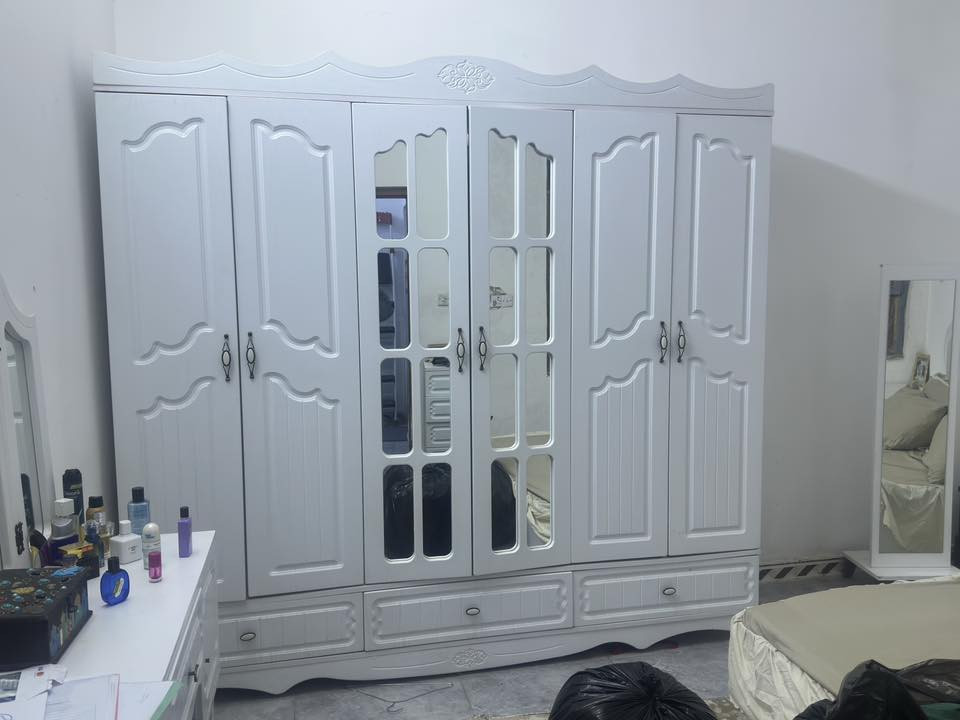 اغراض بيت للبيع 
اسعار نهائية 
غرفة نوم 450 قفل 
كاونتر مع ملحق مع سنك مرمر 100 
طباخ شغال50 
ثلاجة جبسون 200 فقط لاستيك الباب الجوه متقفل زين 
للأستفسار الاتصال او واتس آب ***********
