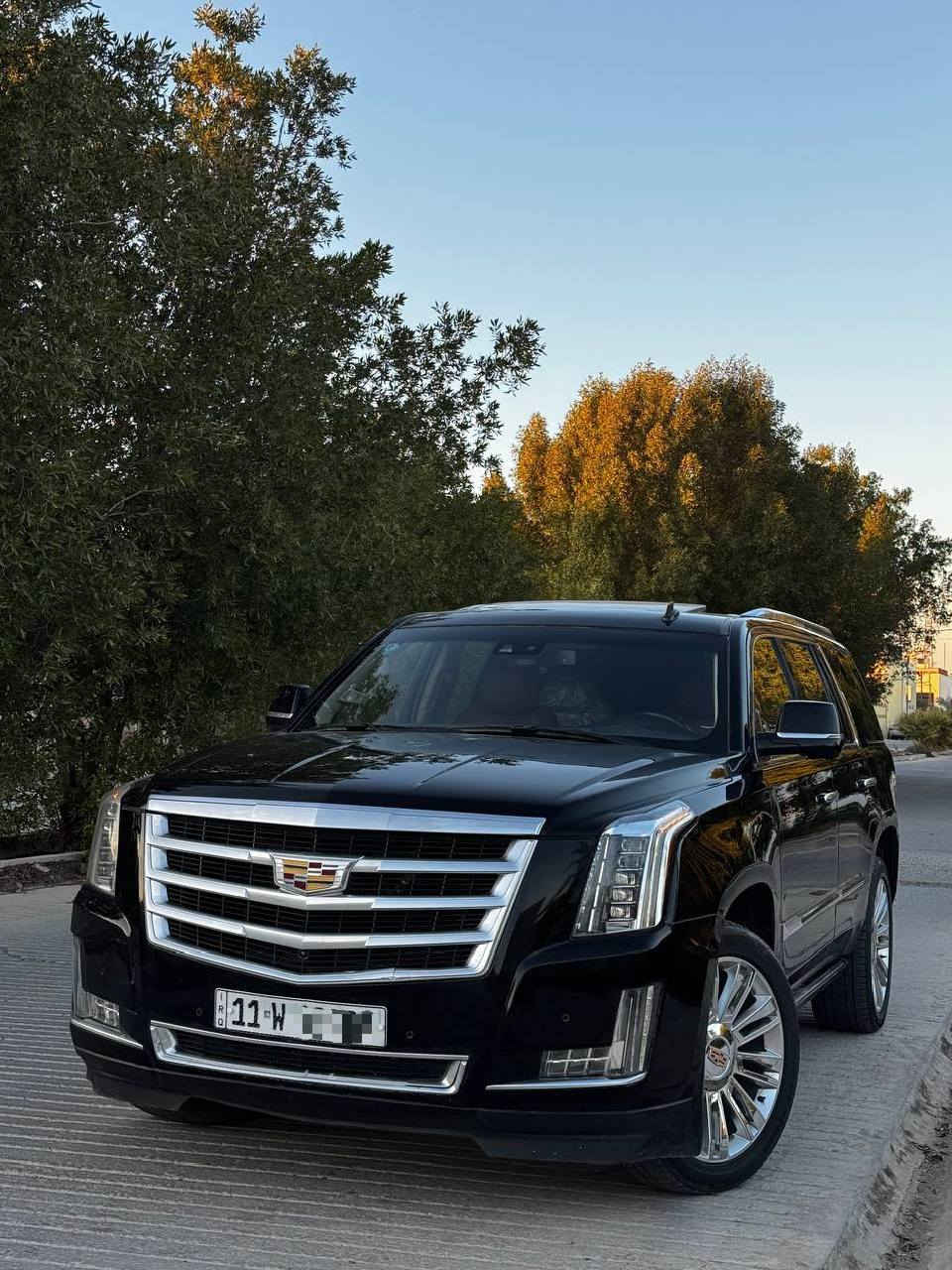 كاديلاك اسكاليد بلاتينيوم 2015
العداد 170 الف كيلو متر 
دوسه كهرباء 
جنطه كهربائيه چلاق 
شاشه DVD بالسقف 
مقاعد جلد تدفئه تبريد 
خزن ميموري 
داتا شو 
محرك 6.2 
مقاعد خلفيه منفصله VIP 
مقاعد الصف الثالث طي كهربائي 
4 كاميرات 
نقاط عمياء
رقمها شبه مميز
فتحة سقف 
عداد ديجيتال 
قاصه 
رادار امامي و جانبي
تثبيت مسار 
كشن هزاز عند الأقتراب من اي جسم أو الخروج من المسار
جنطه شفط 
مرايات شفط و قلاب عند الرجوع 
حساسات أمامية وخلفية 
گير و مكينه كفاله 
السياره بيها قطعتين صبغ بدون حادث 
رقم بغداد بأسمي 
السعر 310 وبيها مجال 
للأستفسار *********** وبي واتساب
