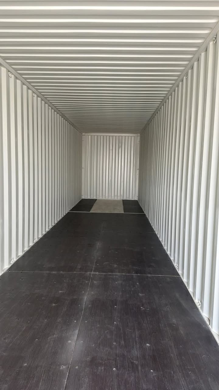 يالله 🧿🧿🧿توفر حاويات طول ١٢ متر الارتفاع ٢٩٠ زيرو مامستخدم الاستفسار *********** 🧿🧿🧿🧿🧿
