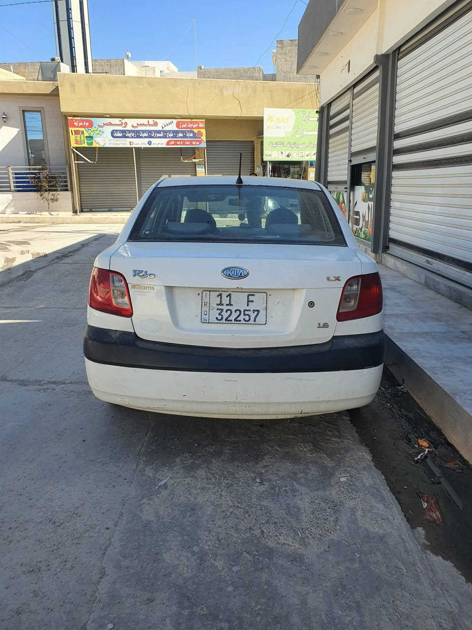 السلام عليكم كيا ريو موديل ٢٠٠٦ سياره نضيفه شرط طخم الكدام والوره وطخم تايرات جديد مكينه كير شرط كير توماتيك وشرط التحويل حجم المكينه ١٦ السعر ٧٥ وبيها مجال/***********
