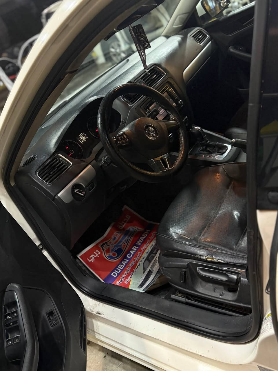 جيتا 2014 ////1800 تيربو
رقم بغداد الجديد بأسمي
گير مكينه تبريد شرط
السياره ماشيه 170 الف
فول مواصفات 
بصمه 
كشن السايق كهرباء
جامات اوتو
بصمة ابواب
بصمة صندوك
فتحة
هيتر بالمري
تدفئة كشنات
شاشه كبيره لمس
سبورت
كشنات تحكم كهرباء
كروز سرعه
بيها ٣ قطع صبغ بدون ارباك او حادث قوي
سيارة غير حادثها بامريكا مابيها اي حادث او ضربه وصور 
الحادث ناشرها ويا الصور
العنوان زيونة قرب مول زيونة
السعر 124$ وبيها مجال
 ***********
 *********** بغداد, العراق
