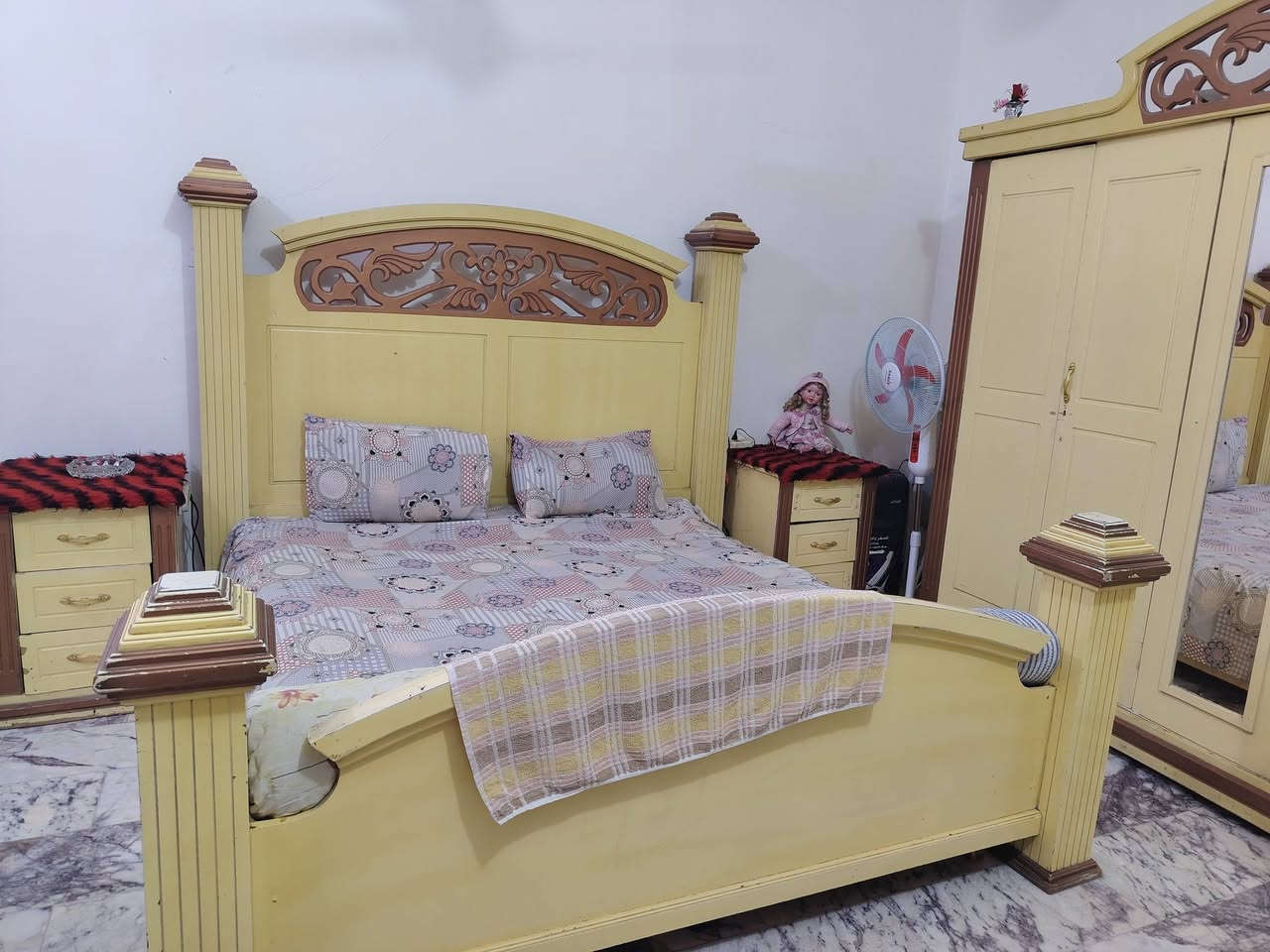 سلام عليكم غرفه 5قطع. ايطالي للبيع 425 بيها مجال  المكان حله  المهندسين ***********
