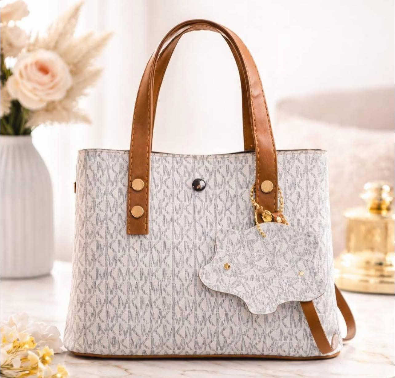 مجموعة من الحقائب المميزة بسعر 5 الاف دينار 💃
يتوفر توصيل لكافة محافظات العراق 🏍️
للحجز مراسلة الصفحة او عبر الواتساب  *********** ✅
موقعنا بغداد _ الغزالية _ سوق المائدة 🚩
