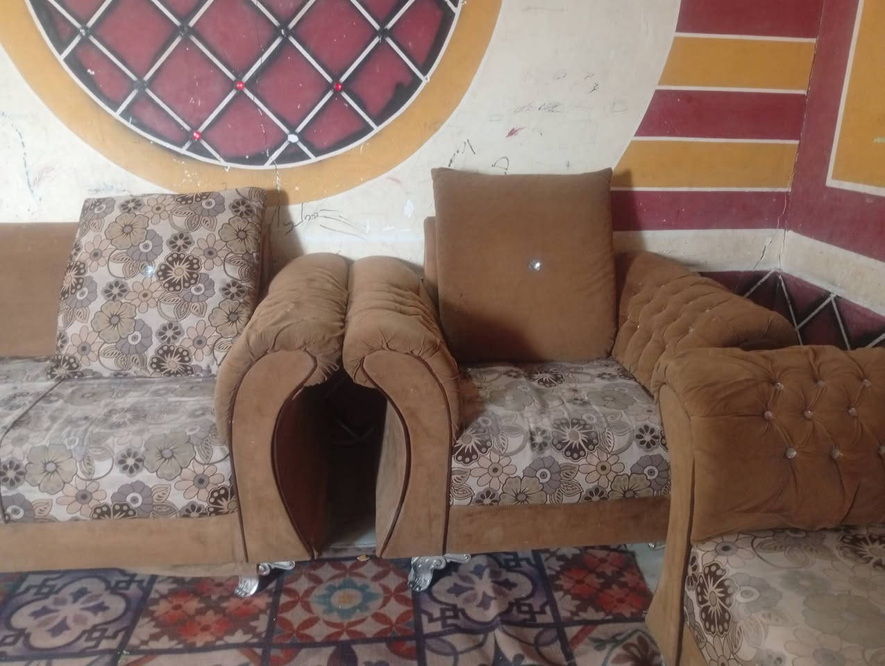 قنفات نضيفات للبيع السعر 100 المكان ديوانيه سنيه ***********
