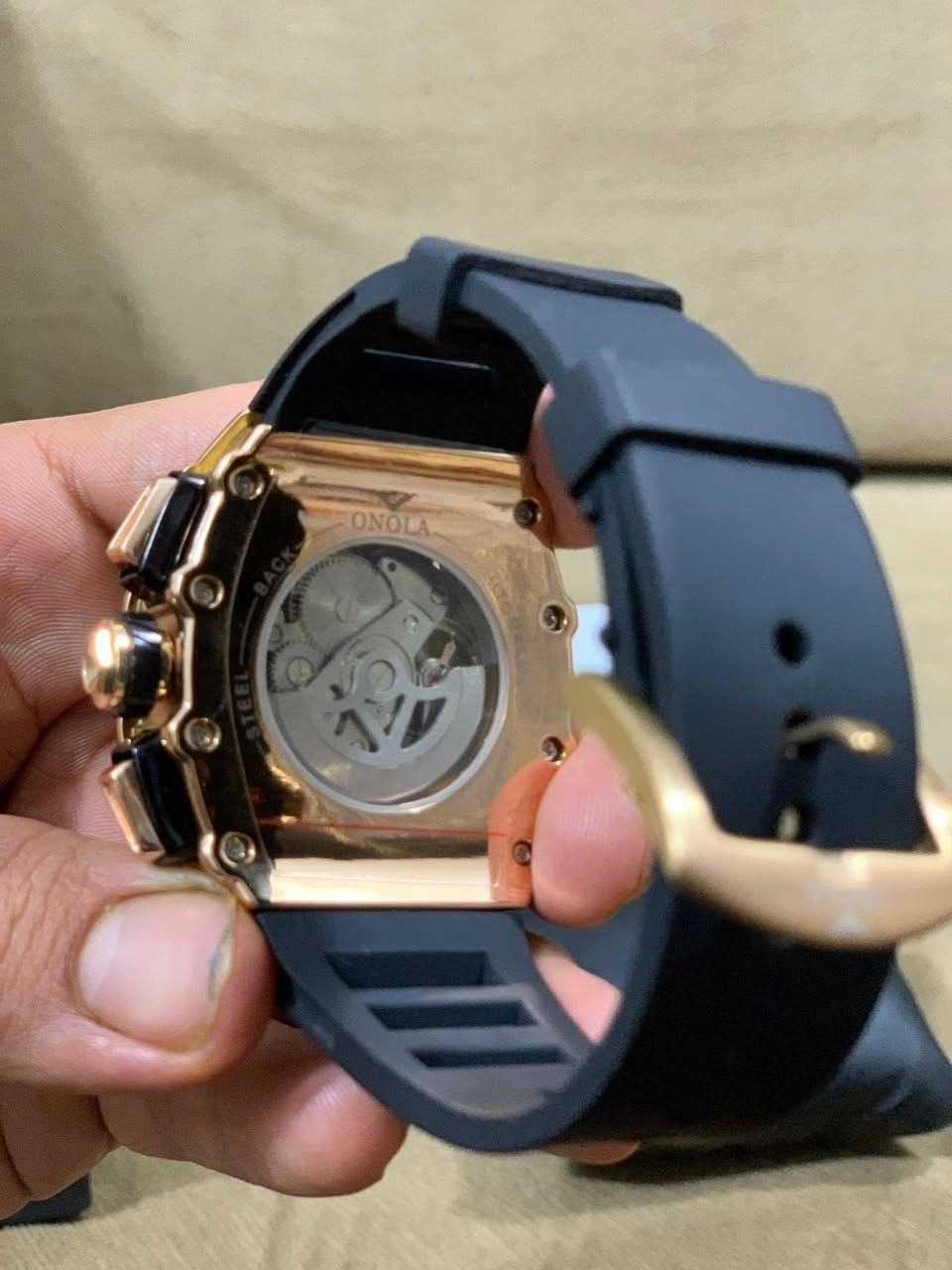 ساعة اصليه ماركه ONOLA اوتاماتيك 
مع العلبه والكتيب الخاص بيها
قيم وبالعافية


**إذا كنت صاحب هذا الإعلان وتريد حذفه لأي سبب، رجاءا أرسل رسالة إلى الدعم الفني**