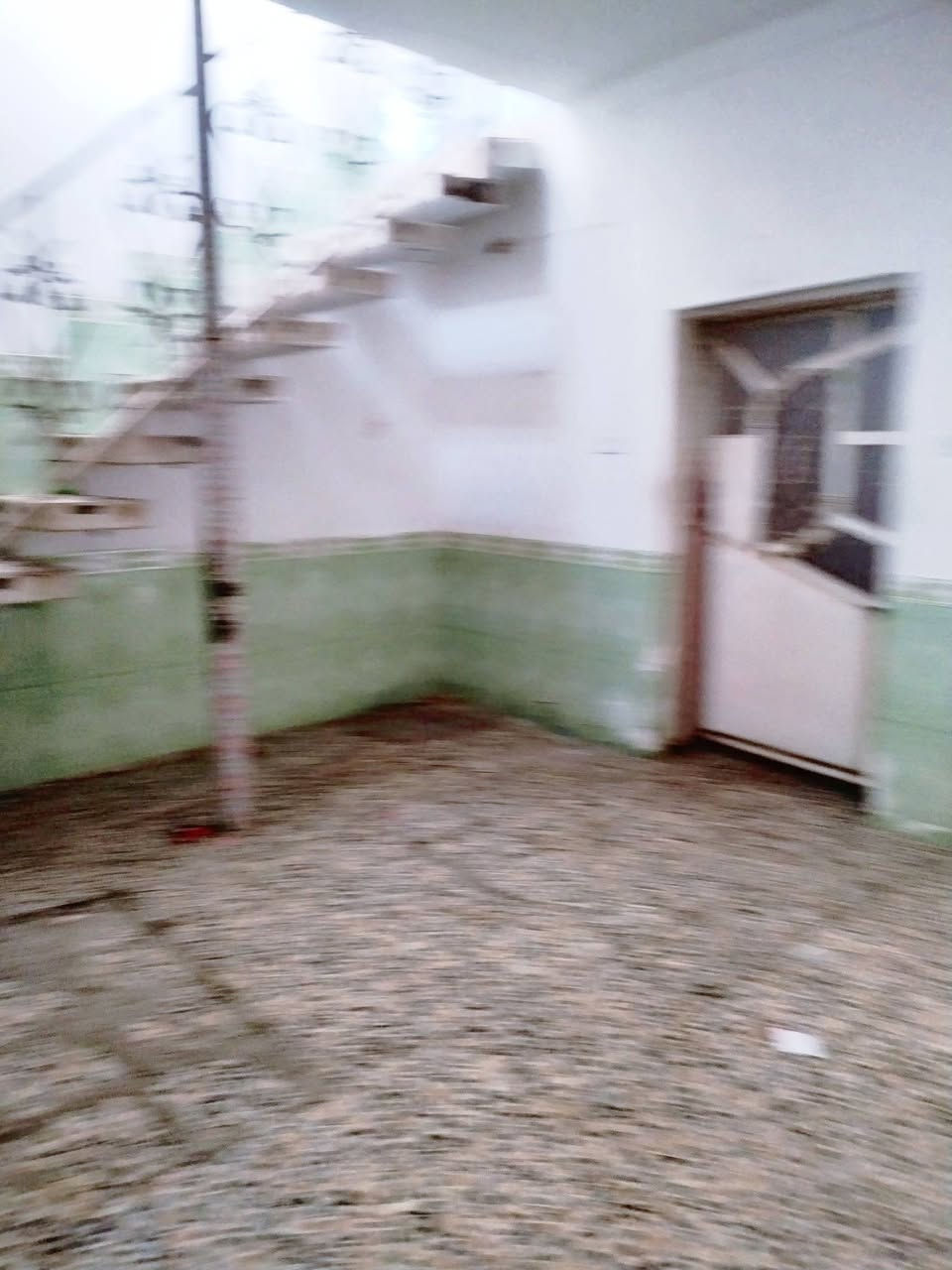 يالله يتوفر مشتمل 100م للبيع موقع مرقم بلديه مميز غرفه وصاله ومطبخ وصحيات بناء بلوك عكاده قرب معرض ابو هبه يبعد عن الشارع  ٥٠ م للاستفسار *********** ***********
