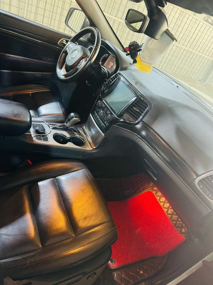 السلام عليكم 
للبيع جيب لمتدد 2019 فول مواصفات ماعدا الفتحه وارد أمريكي رقم بغداد بسمي حادث جاملغ وبنيد لغد شاصي مكفول السعر 220 وبيه مجال 
ترهم مراوس حسب القناعه 
اتصال 
***********
***********
