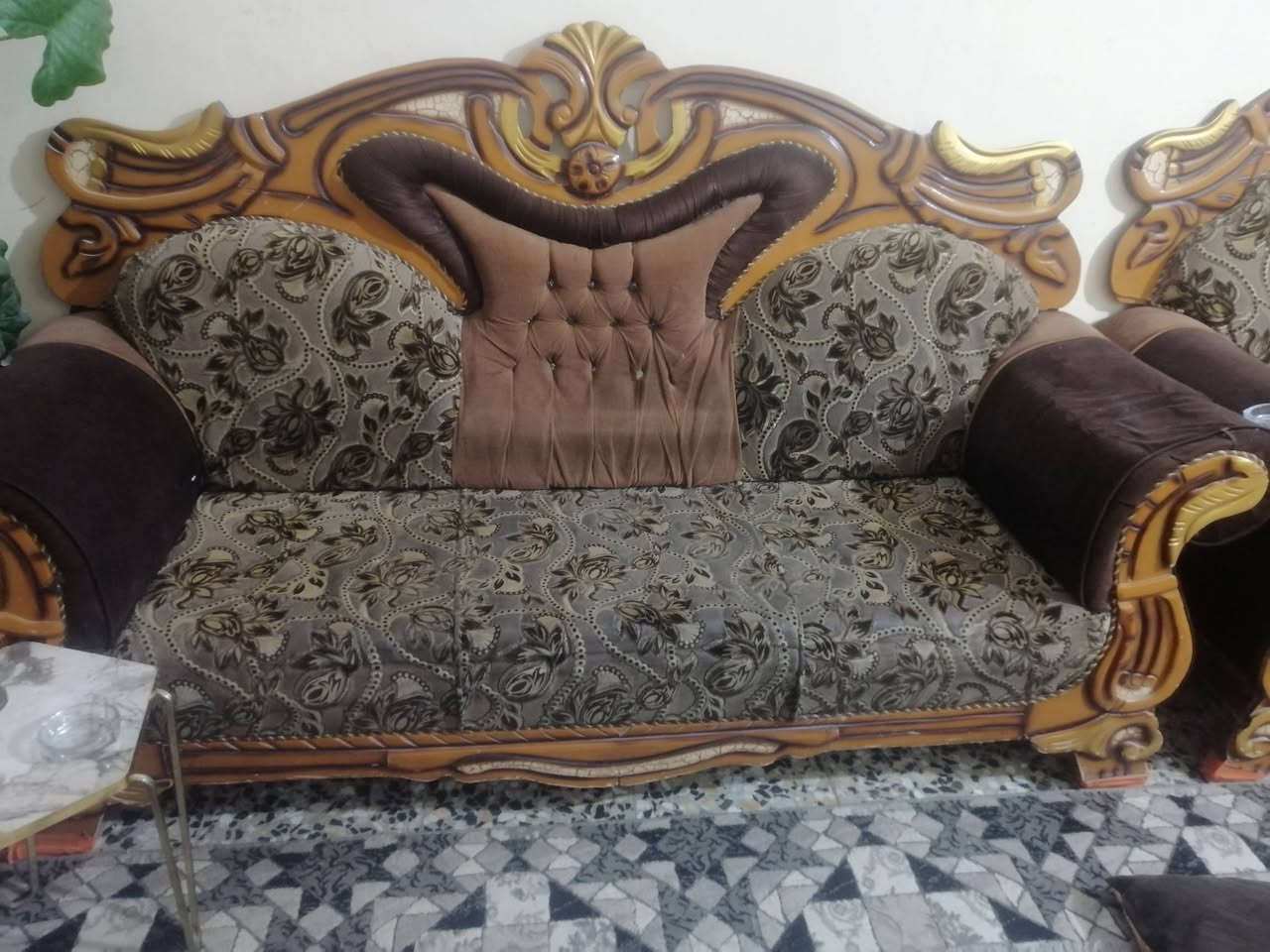 سلام عليكم تخم قنفات البيع السعر ٤٠٠ بيهن مجال بسيط مكاني حي اور قرب جامع الفردوس ***********
