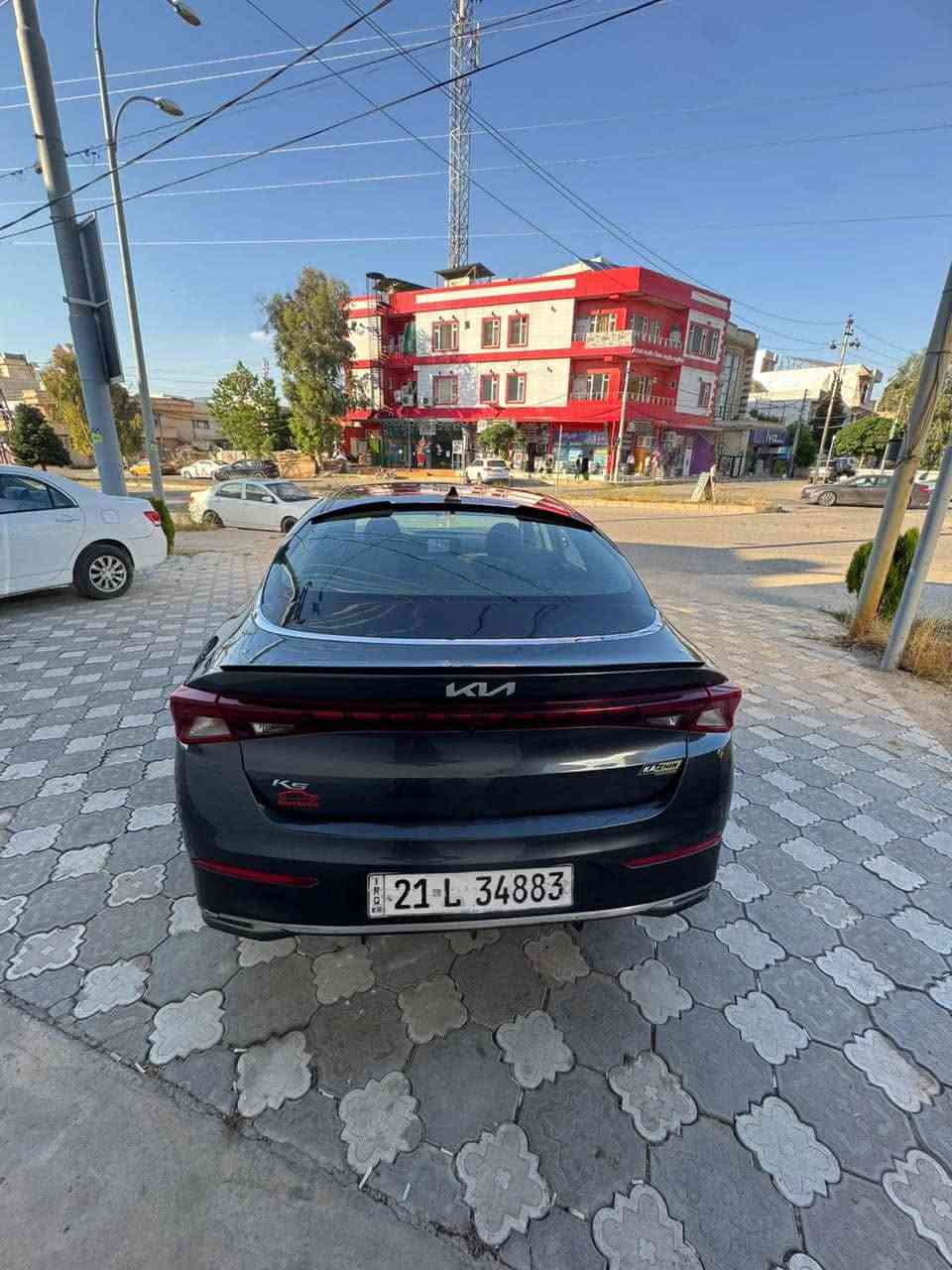 السعر ١٤٥ وبيه مجال…كي فايف موديل ٢٠٢٢ رقم سليمانيه بأسمي تحويل وكاله مواصفات معروفه.حادثهه جدا بسيط.تبريد ثلج صدر امامي خلفي جديد صور الحادث والسونار مرفق بالصور مكان السيارة حي اور قرب جامع الفردوس 
***********
