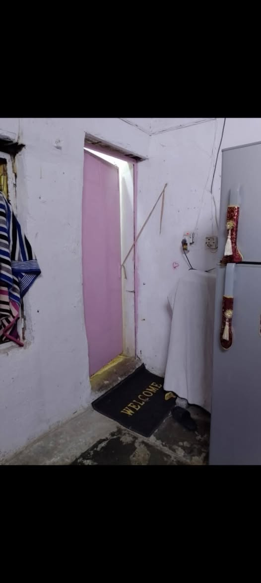 سلام عليكم بيت تجاوز في الكماليه شارع البدالة  قرب ابو مشتاق  ابوتفصيخ مراسله علا الخاص او رقم الهاتف *********** المساحه 145البيت على جديد كاشي السعر  35
