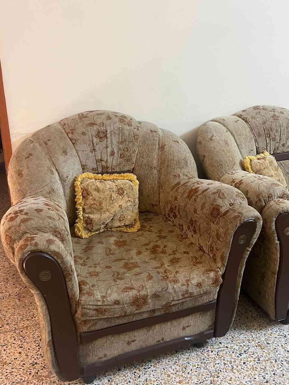 طخم قنفات للبيع 
٥ قطع ٣ كبار ٢ صغار 
السعر ٧٥ الف 
الموصل الجانب الايسر 
***********
