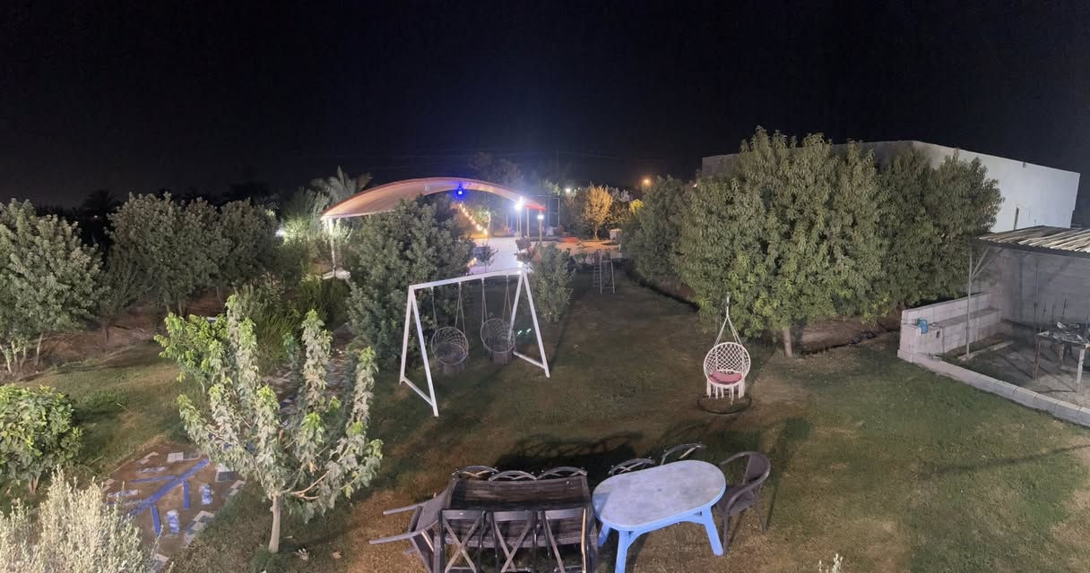 مزرعة ساندي بيل الترفهيه للايجار
تحتوي على 
بيت مؤثث كامل 2 غرف نوم🎪🏡🏠
صالة كبيرة🏠
مطبخ جاهز مع الأواني 
مسبح كبير 🛝🌊
مسبح صغير الأطفال 🏖  
حديقه  🏕
مكان للشواء 🔥🔥🔥
يتوفر كهرباء على مدار24ساعه 🚥🚥
كراج للسيارات 🚙🛻
ألعاب 
بليارد 🎱 
فيشة 🎖
الاتاجير نهاري وليلي ويوجد مبيت 🌕☀️🌛🌛
المكان صلاح الدين. قضاء بلد 
للحجز الأتصال 
***********
 متوفر واتساب ايضا

