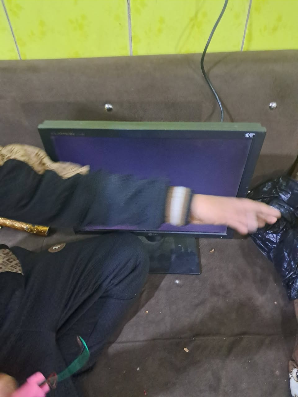 بلازمه عطلانه وكيس شغال ويوبيئس شغال وشاشه مال كامرات صغير لبيع اتصال***********
