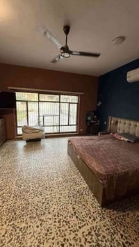 شقه بحاجه الى شريك  غير مقيم مو للسكن فقط عند الحاجه شقه  موثثه وجاهزه...