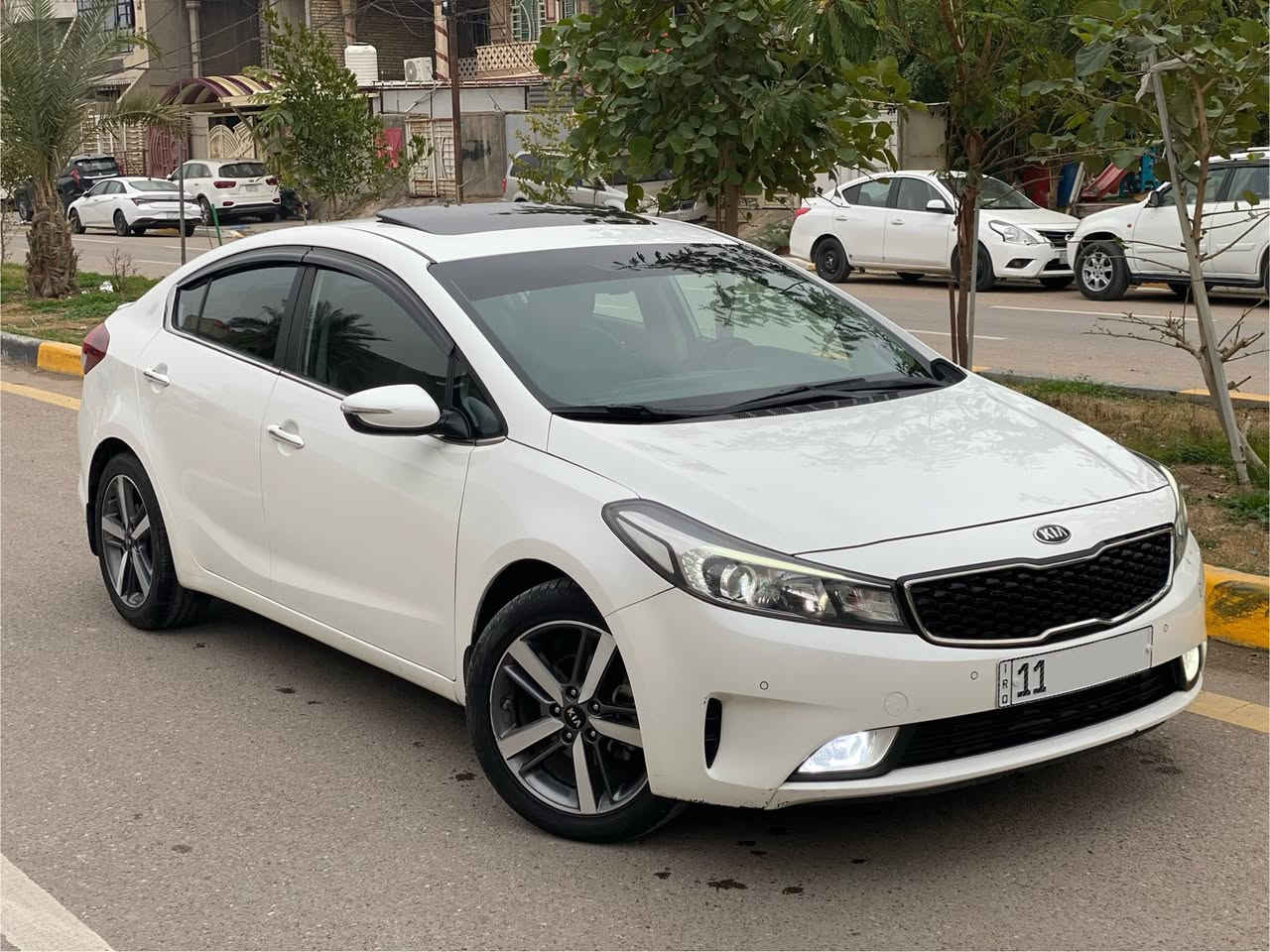 السلام عليكم 
سيراتو 2017 VIP ايراني فووول للأخير سياره جديده ماشيه 70 الف على ايد وحده من زيرو لحد هسه
محرك 2000 فتحه بصمه كشنات جلد تدفئة وتبريد بالكشنات تدفئة بالستيرن رادارات تحكم بالمسار فول تحكم ستيرن تبريد قطعتين لدات امامي خلفي وحساسات 5 ويل كب شاشه وكاميرا خلفيه 
كير محرك كفاله بيها بارد بالباب مال السايق بسيط وممبين وبيها صبغ الدوسه طخه مال رصيف وتصليح درجه اولى 
سعرها 155 وبيها مجال بسيط مكاني بغداد الكرخ ***********
