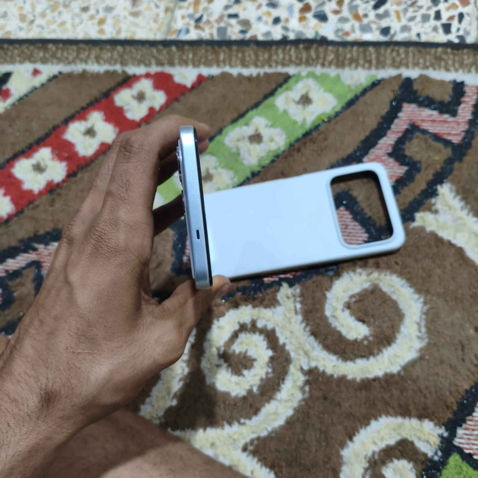 تليفون للبيع تكنو ذاكره 256 جهاز مستخدم قبل يوم مشحون مره واحده كل ملحقاته وياه السعر 240 وبي مجال المكان بصره حيانيه رقم الهاتف ***********
