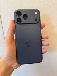 Iphone 17 pro max esim B:100 مشحون ٨ مرات فقط  السعر:1675  رقمي:077128...