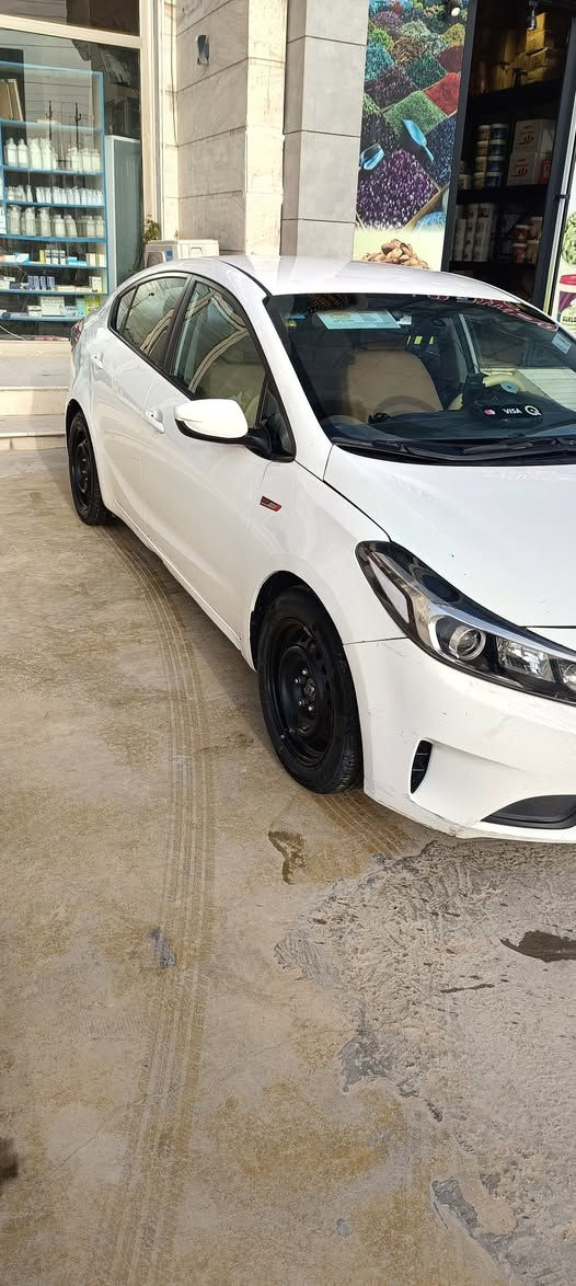 السلام عليكم لبيع كيا فؤرتي امريكي م=2017سيارة جديده بمعنى الكلمه رقم بغداد الدولي بسمي سنوية 29لون صدفي تحكم استيرن شاشة ابلادية كبيرة حدادية جديده تخم تاير جديد لايتات جددمحرك2000دوش لاتنقيص ولا تبخير عنواني بابل حلة نادر الاولى رقم التلفون *********** السعر١٢٠ لون ابيض
