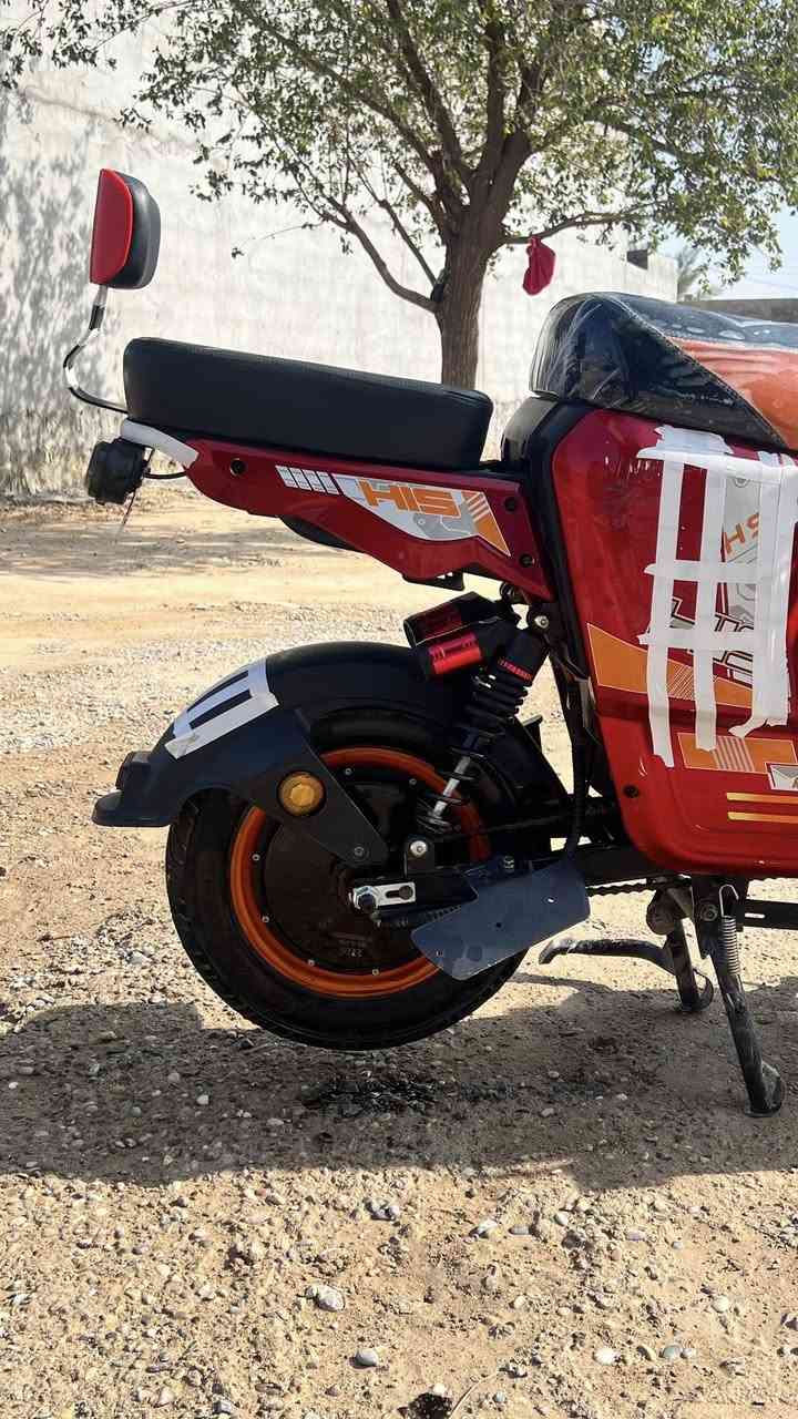 سلام عليكم . للبيع
مو اي دراجه .. الـ X900 ثبات سرعه ، 

سعر 550. وبي مجال بسيط 

***********
