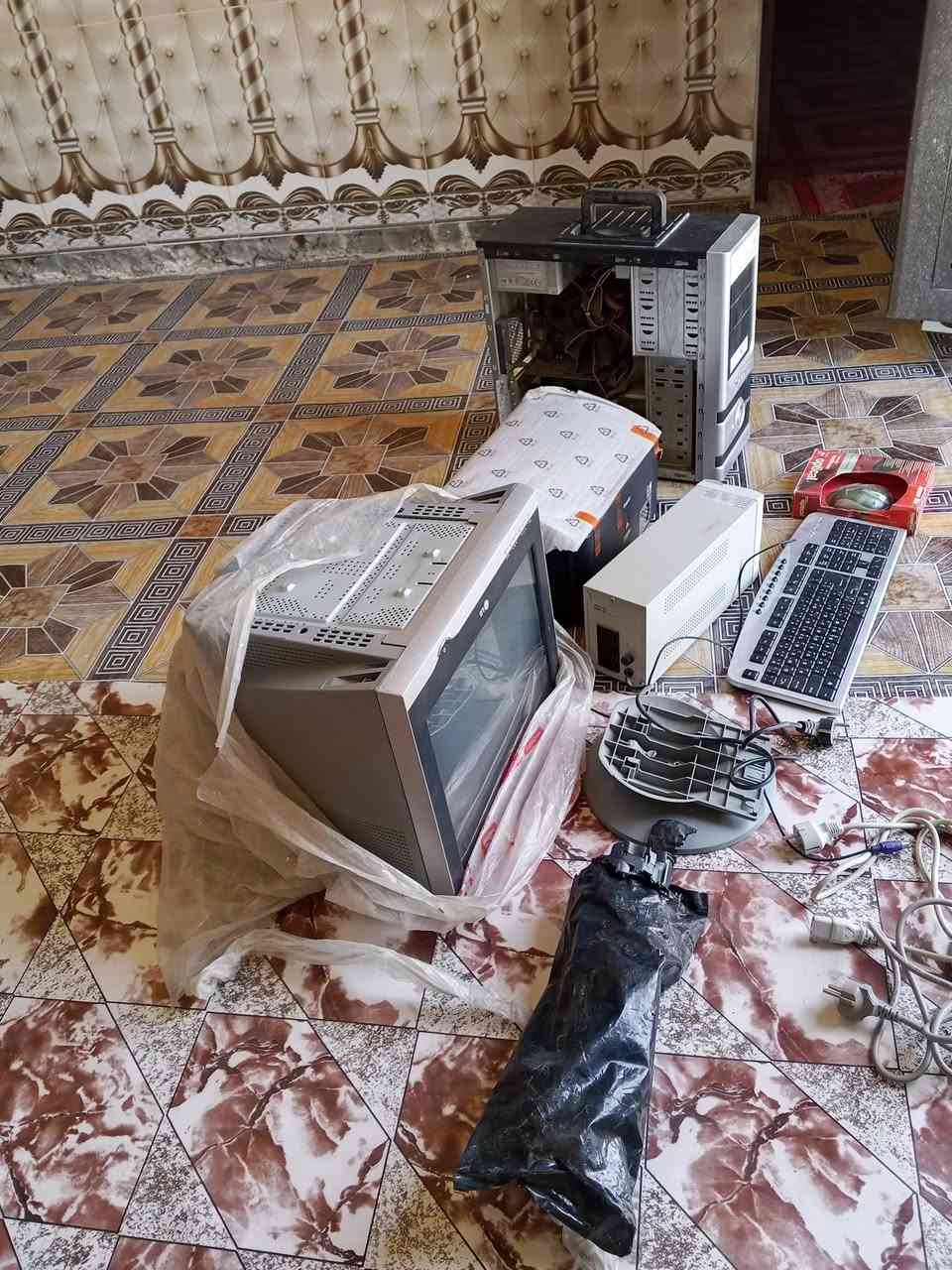 حاسبهLG هي وطابعته جيس مامسعمله ابدا 
للبيع


**إذا كنت صاحب هذا الإعلان وتريد حذفه لأي سبب، رجاءا أرسل رسالة إلى الدعم الفني**