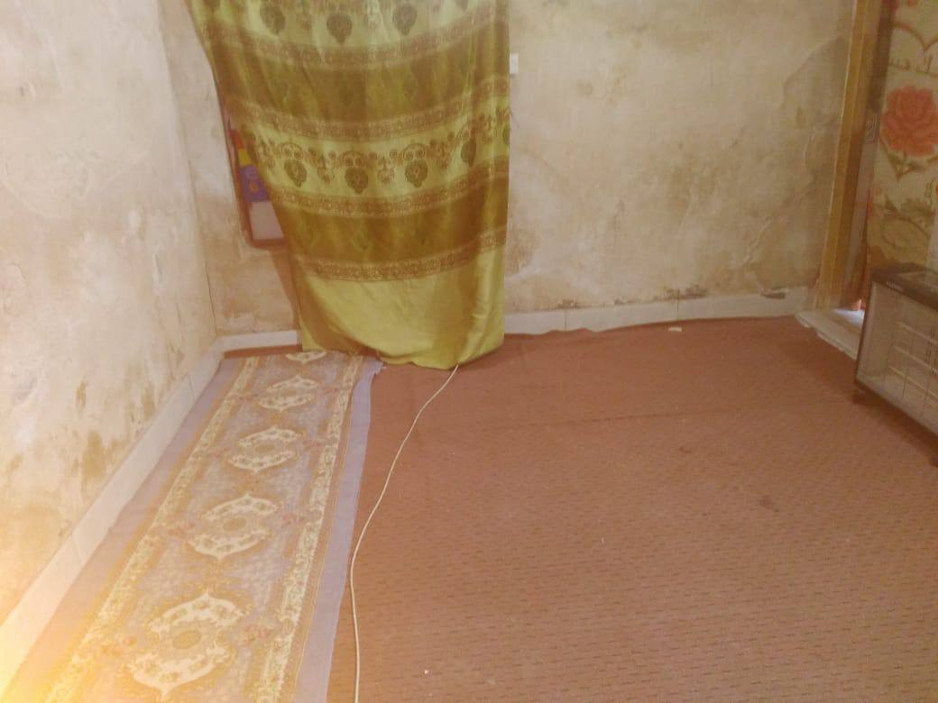 السلام عليكم 
بيت مساحه 120متر يحتوي ع غرفتين وصاله واستقبال وحمامات ومطبخ البناء بلوك 
الموقع النجف الكوفه شارع المعمل خلف مدرسه الاهرام 
السعر 15مع المجال 
للاستفسار الاتصال على الارقام التالية 
***********
***********
