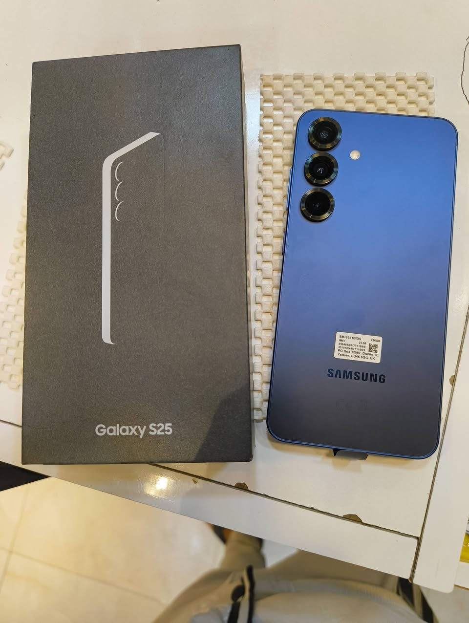 سامسونج s25 العادي الحجم  المني ذاكرة 256gb دبل خط بس مفتوح باكيتة ممشتغل جديد الجهاز سعرة بلسوك مليون و100 أني رايدة ب750الف قفل جديد مامشتغل مكاني بغداد العامرية للاتصل وتساب ***********
