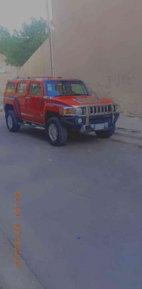 سياره همر لون احمر موديل 2008  رقم السياره بغداد  وارد خليجي مابيه ضرب...