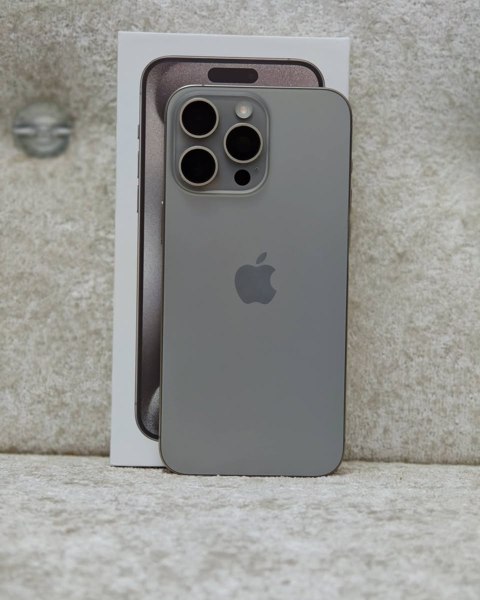 سلام عليكم للبيع او مراوس ايفون 15 برو ماكس مكفول من كلشي ذاكرته 512 نص تيره لون مميز ملحقات كامله شرق اوسط نضافته 💯💯 اخو الجديد بطاريته 89 السعر 1070 مكاني كربلاء للتواصل عل رقم ***********...... ***********
