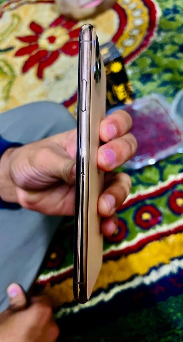 جهاز ايفون 11برو ماكس ذاكرة 256 نظافة 100٪ فقط مبدل بطارية
***********
