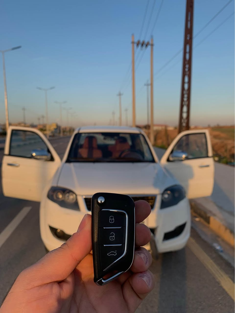 سلام عليكم 
للبيع ZX Auto كراند تايكر (سكاي)
موديل 2013 
سيارة سنوية وأرقام وكابون بانزين جديد 
تريد وكالة تريد تحويل بالخدمة

سياره بدون حادث صار بيها طخة خفيفة بين البابين السائق وخلف السائق وانصبغ جزء منهم اني ابيعلك صبغ بابين السائق وخلف السائق باقي السياره مكفولة 

كير محرك مكفول عالفحص 
تبريد تدفئة كله شغال 

سياره مدفوع ضريبة وما مطلوبة ومعفية من الضرائب 
سنوية جديدة وهزه جديده وارقام انكليزي ما تصرف عليها دينار واحد 

عنوان السياره موصل -قضاء الحمدانية 

الاتصال واتساب او اتصال 
*********** موصل, نينوى
