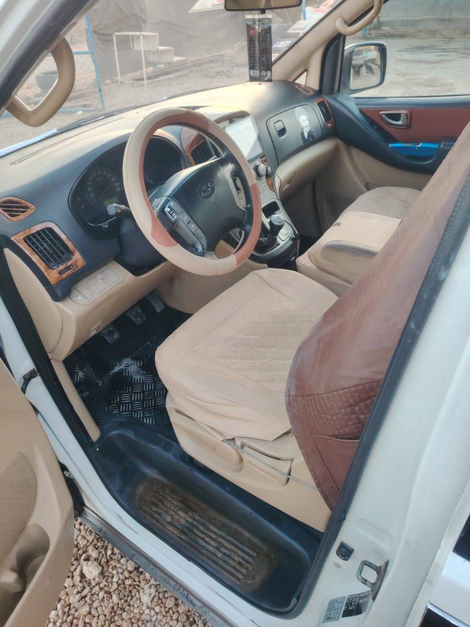 السلام عليكم ستاركس موديل 2013سيارة خير من الله تخم تاير تبريد حدادية مكينه اكسن دوشمه تنته تغليف سيارة مكفولة الضربة والعيب الشرعي ماعدا باب السايق بيه صبغات سيارة مال جناي سعر 145وبيه مجال لاستفسار تصل على الرقم ***********
