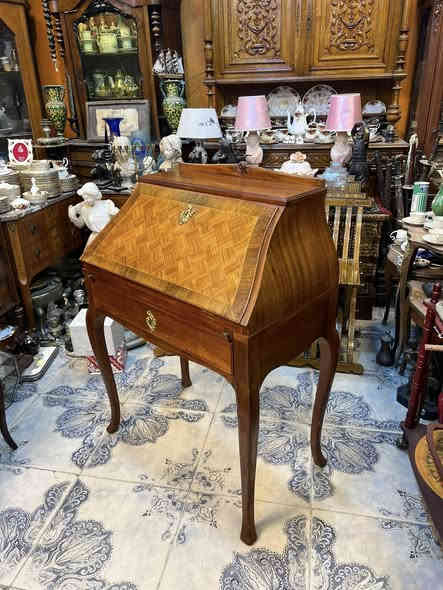 تشكيله انتيكات وتحف ونوادر 

*العنوان:بغداد الكسره قرب ملعب الكشافه داخل السوق الشعبي 
*للحجز والاستفسار عن الاسعار يرجى التفضل على الخاص ومراسله الصفحه او الاتصال على الرقم. ***********
*يوجد توصيل الى كل محافظات العراق 
*يرجى التاكد من الطلب قبل مغادره المندوب
#antique #انتيكات #تحف #نوادر #راديو #اثاث #كريستال #زوالي #كلاسيك
