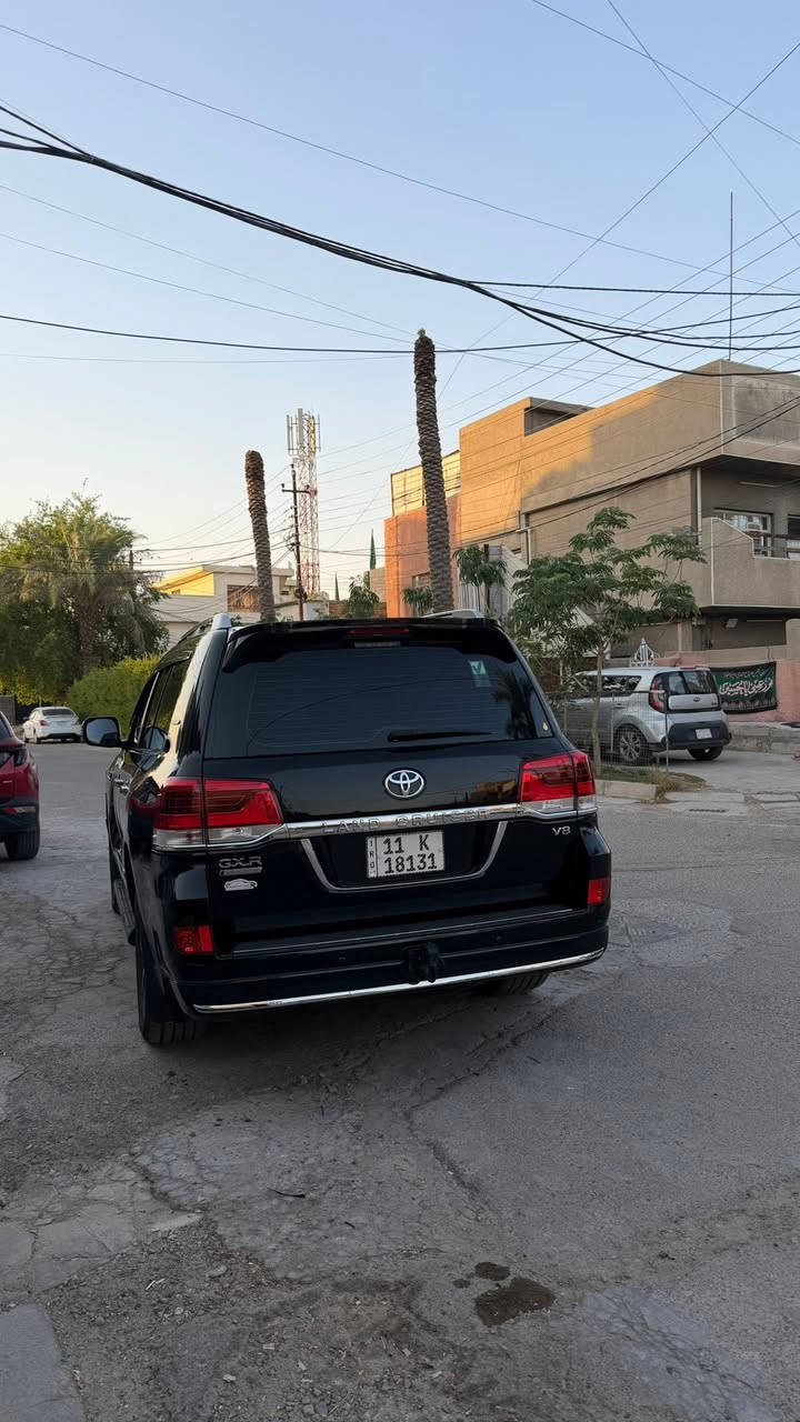 تويوتا لاندكروزر GXR Grand Touring موديل 2019
* محرك V8 سعة 4.6 لتر
* ناقل حركة أوتوماتيك 6 سرعات
* دفع رباعي دائم (4x4)
* فتحة سقف
* مقاعد جلد
*مقاعد كهربائية
* تشغيل بصمة ودخول ذكي
* شاشة ملاحة وترفيه
*كاميرا خلفية
* مثبت سرعة
(Cool Box) ثلاجة *
* جنوط ألمنيوم 20 إنش
* باب خلفي كهربائي
LED أنوار
 ***********
السعر : عند الاتصال
