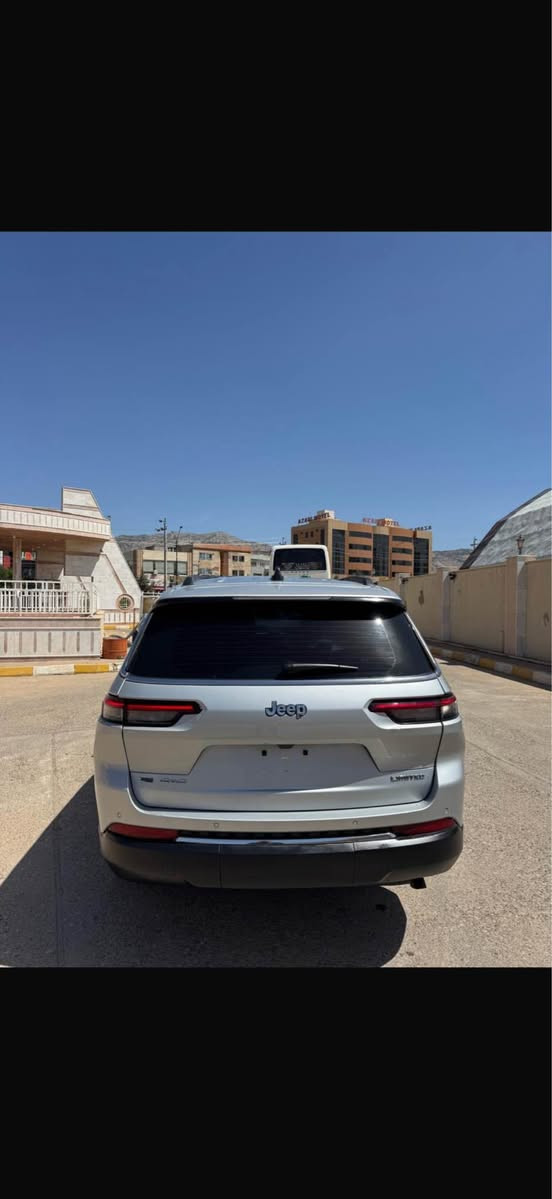 ‏‎جيب كراند شيروكي LIMITITID.L موديل : 2023
السعر :230 
اللوان : سلفر 
عداد المسافة :22 الف كم 
حجم المحرك : 3.6L V6 (6.سلندر)
السياره وارد أمريكي  ✅
ملاحطة السيارة : 3 قطعة  صبغ 🔴 فقط و اثنين مكان PDR بدون  نقطه دواخل 
سياره بچم كبس بدون دواخل 
شاصى+ لغد + بطانه+ راديتر + تكم + رادار  كله مكفول ✅ 
‏‎
المواصفات : 𝐋𝐈𝐌𝐈𝐓𝐄𝐃.𝐋
‏‎
فــول فــول مواصــفــات 1/1 ماعاد فتحه 

دةبل اكسل : 𝟒𝐱𝟒
كيج الكتروني
ابواب بصمة 
‎بصمة تشغيل 
تشغيل عن بعد(𝐑𝐞𝐦𝐨𝐭𝐞 𝐒𝐭𝐚𝐫𝐭)
خمس كاميرات  360 درجه 
اوتو پارك 
شاشة دشبول ديجيتال
شحن وايرليس
اوتو ستارت(𝐀𝐮𝐭𝐨 𝐒𝐭𝐚𝐫𝐝)
 اوتو ستوب(𝐀𝐮𝐭𝐨 𝐒𝐭𝐨𝐩) 
‎رادار امامي ( تحديد مسار )
‎رادار جانبي  ( نقاط عمياء )
‎رادار خلفي ( التحذير من الاصطدام )
‎حساسات امامي
‎حساسات جانبي 
‎حساسات خلفي 
كشنات جلد 
‎كشنات كهربائي
‎كشنات خزن+ميموري 
‎كشنات تبريد
‎كشنات تدفئة
تحكمات اسيرين
‎استيرن تدفئة
‎تبريد لمس
‎تبريد مركزي
 ‎صندوق شفط كهربائي 
لايتات 𝐋𝐞𝐝 عدسة زينون
بلوجكتوات 𝐋𝐞𝐝 
بكلايتات 𝐋𝐞𝐝 
‎ويل كروم
 
وبعد هواية مواصفات…
‏‎تفاصيل اكثر الاتصال علی ارقام التاليه 

‏ WhatsApp - Vibir 
***********☎️‏‎

عنوان📍عقره اكر, نينوى
