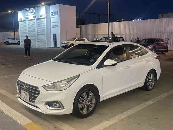 سلام عليكم شباب اكسنت خليجيه موديل 19 ماشية 68 الف فقط  فول مواصفات مكفوله من الصبغ ومن الضربه 
بارد كلش قليل بلباب 

كير مكينه تبريد كله مكفول السياره بأسمي 
وتحويل ثاني يوم 

السعر 132 ورقه وبيها مجال للشراي 
شباب السوك كلشي بي والي ميعجبه السعر ليعلق و كل ع راسي 

مكان السياره البياع او المنصور 
رقمي ***********
